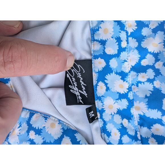 Sunday Swagger Polo Shirt Men’s Medium Blue Daisy Floral Golf Performance Polo - Picture 5 of 7